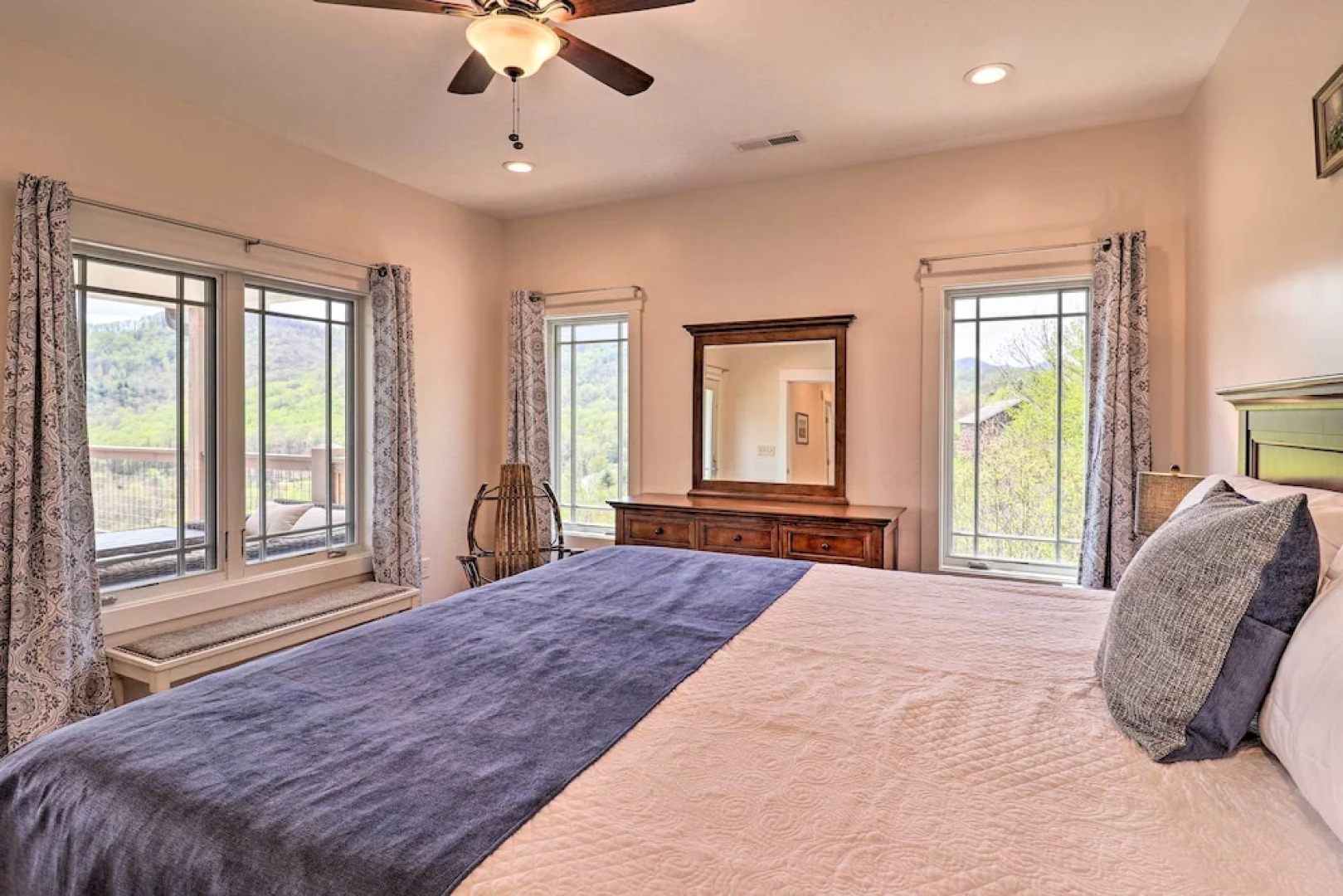 Mountain Refuge w/ View, 12 Mi to Asheville!