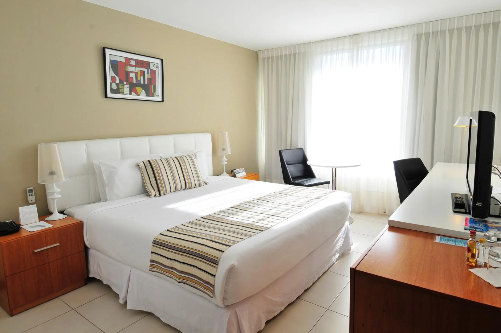 Real Colonia Hotel & Suites