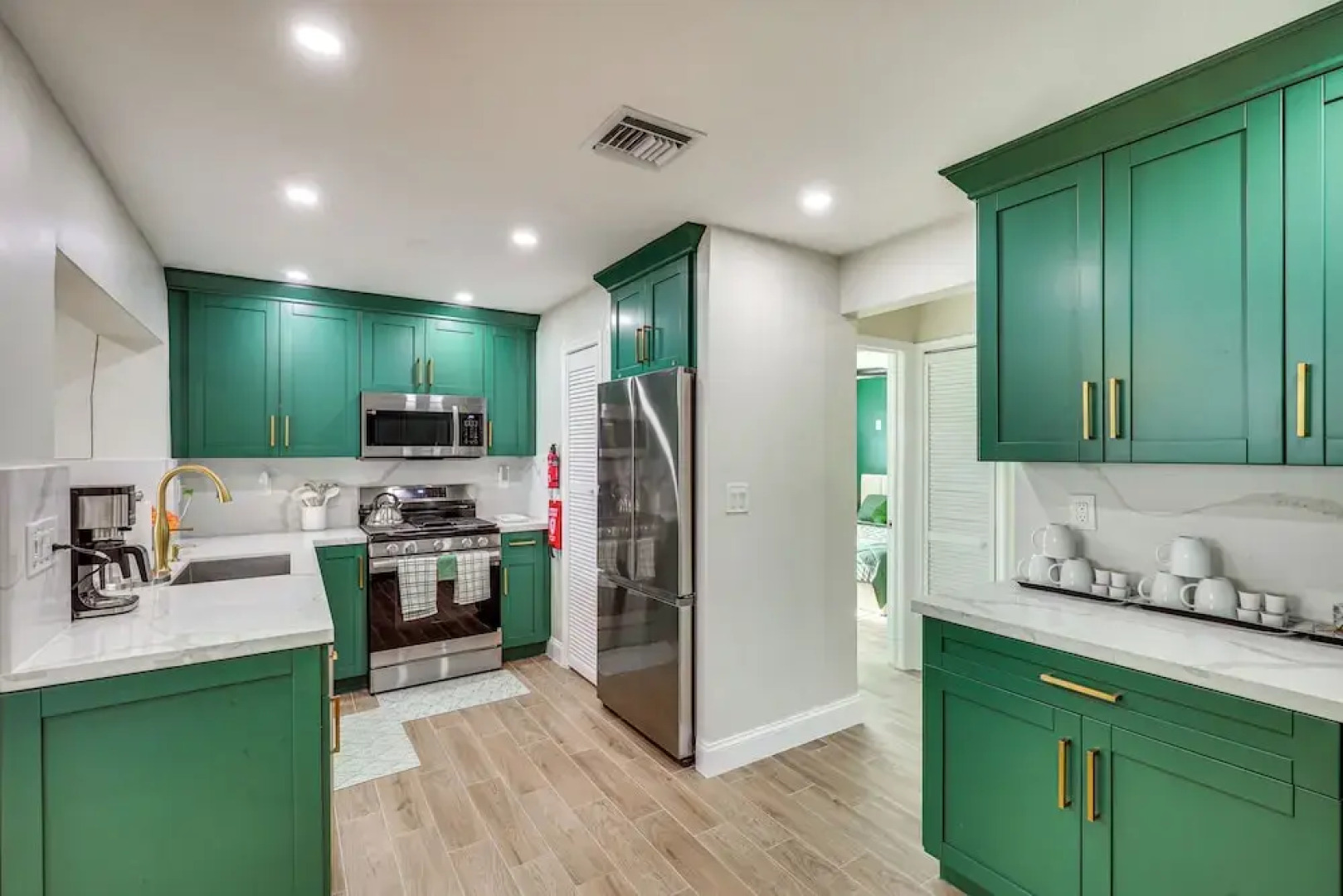 Backyard Oasis: Fort Lauderdale Home Near Beach