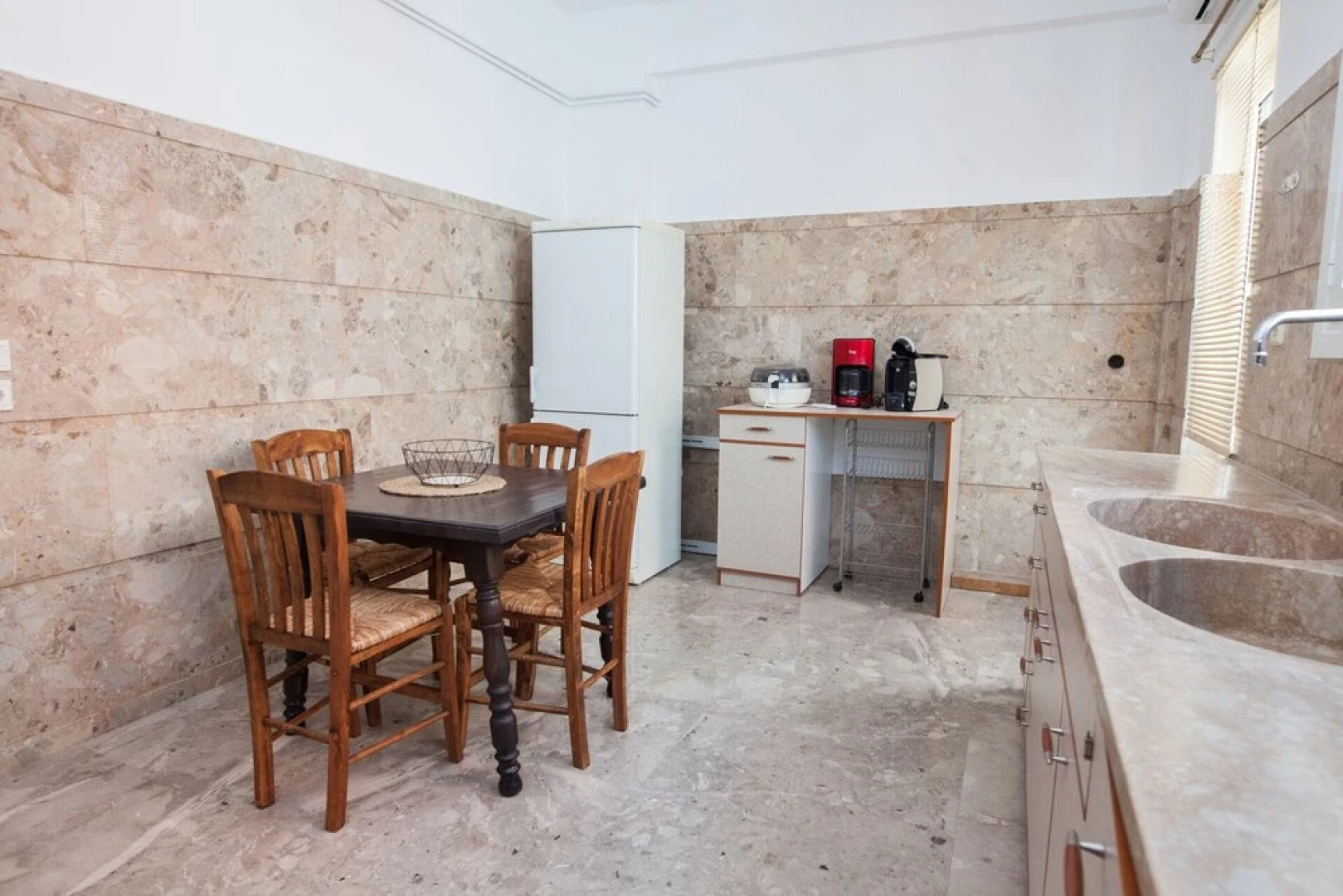 Spacious New apt w View in Agia Varvara