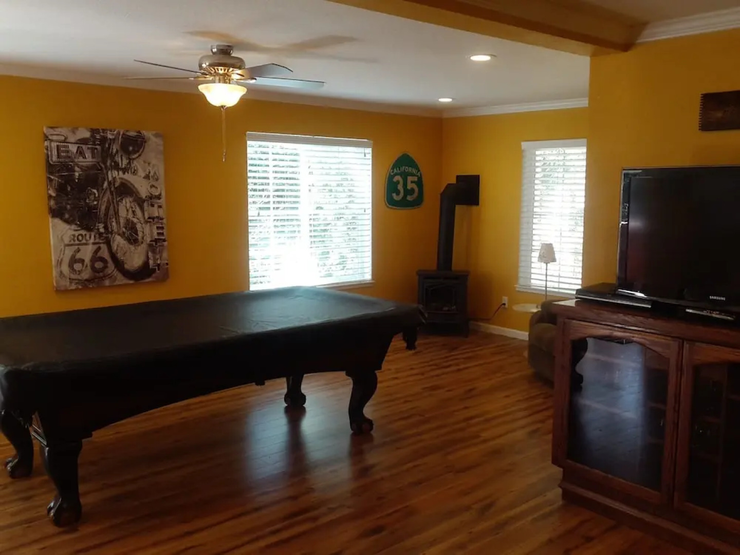 Farmhouse At The Lake 84 3 Bedroom Cabin by Redawning