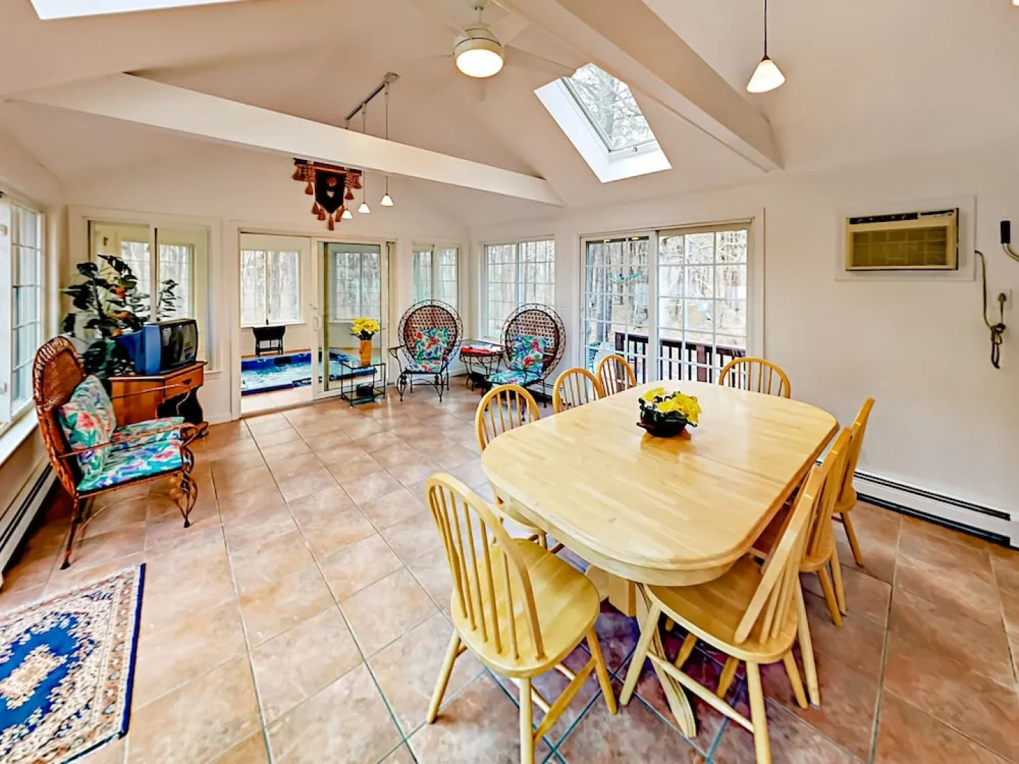 312 Carriage Lane Home - 4 Br home by RedAwning