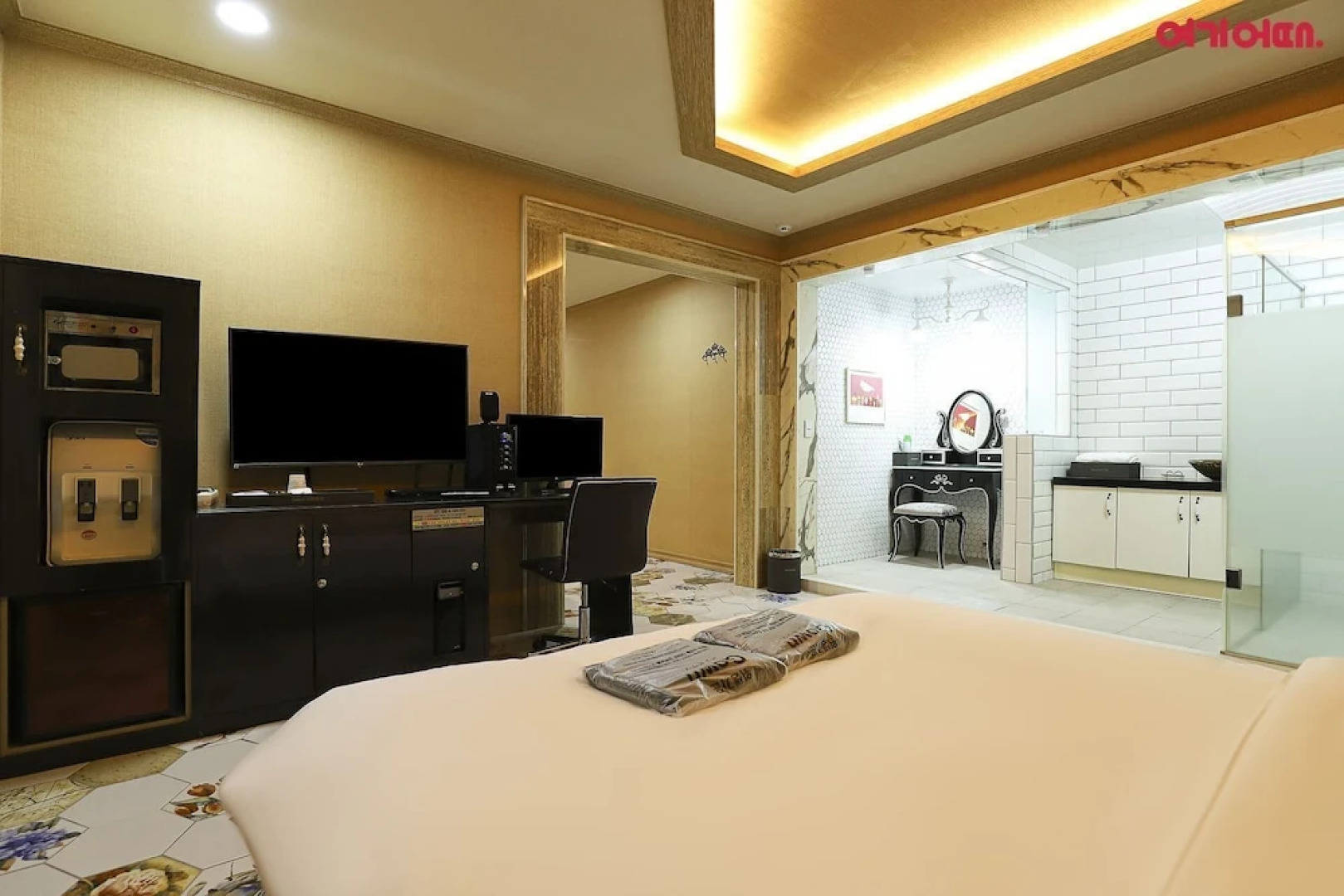 Tiffany Self Check-in Hotel