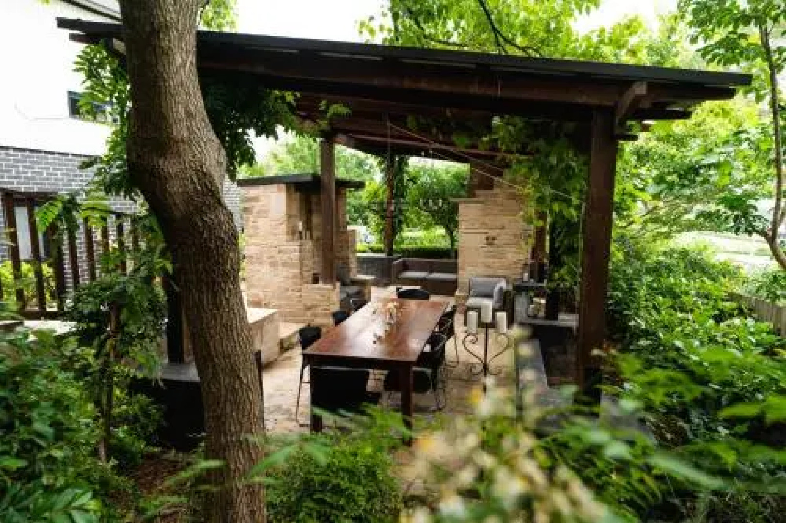 Millfield Eco Lodge with views, and inside/outside hangouts