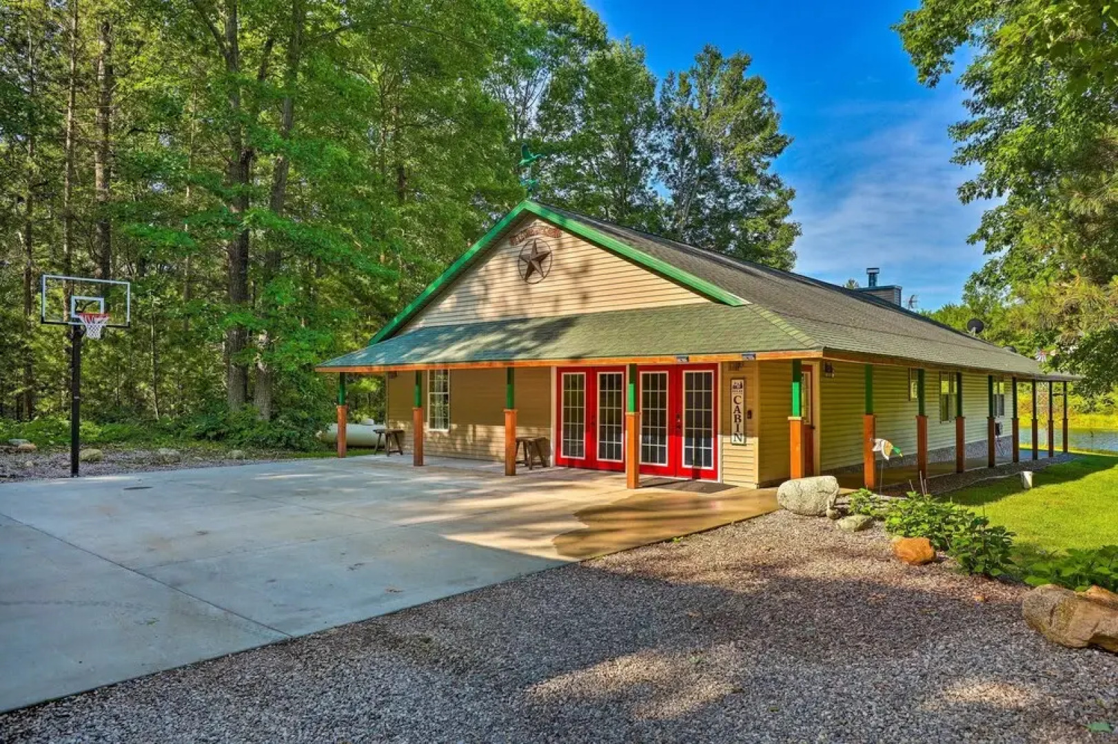 Sun-dappled Cadillac Gem w/ Kayaks & Grill!
