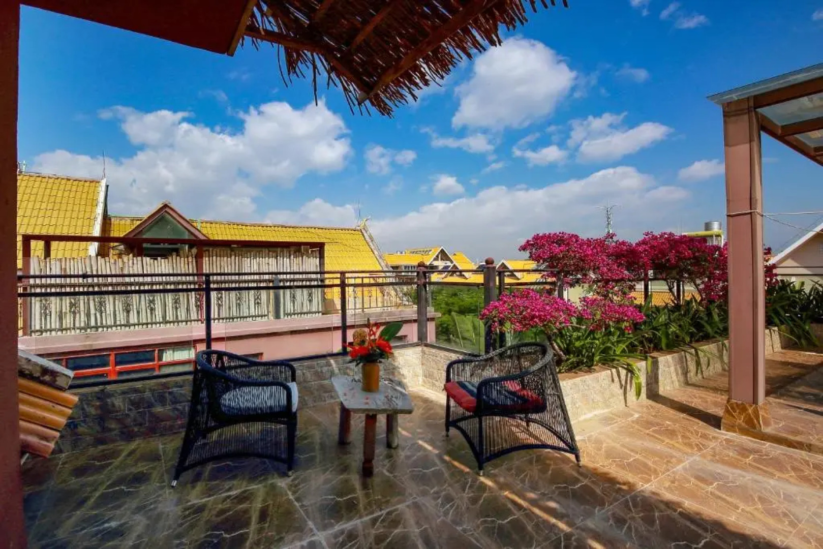 Hidden Garden Inn (Airport Transfer)