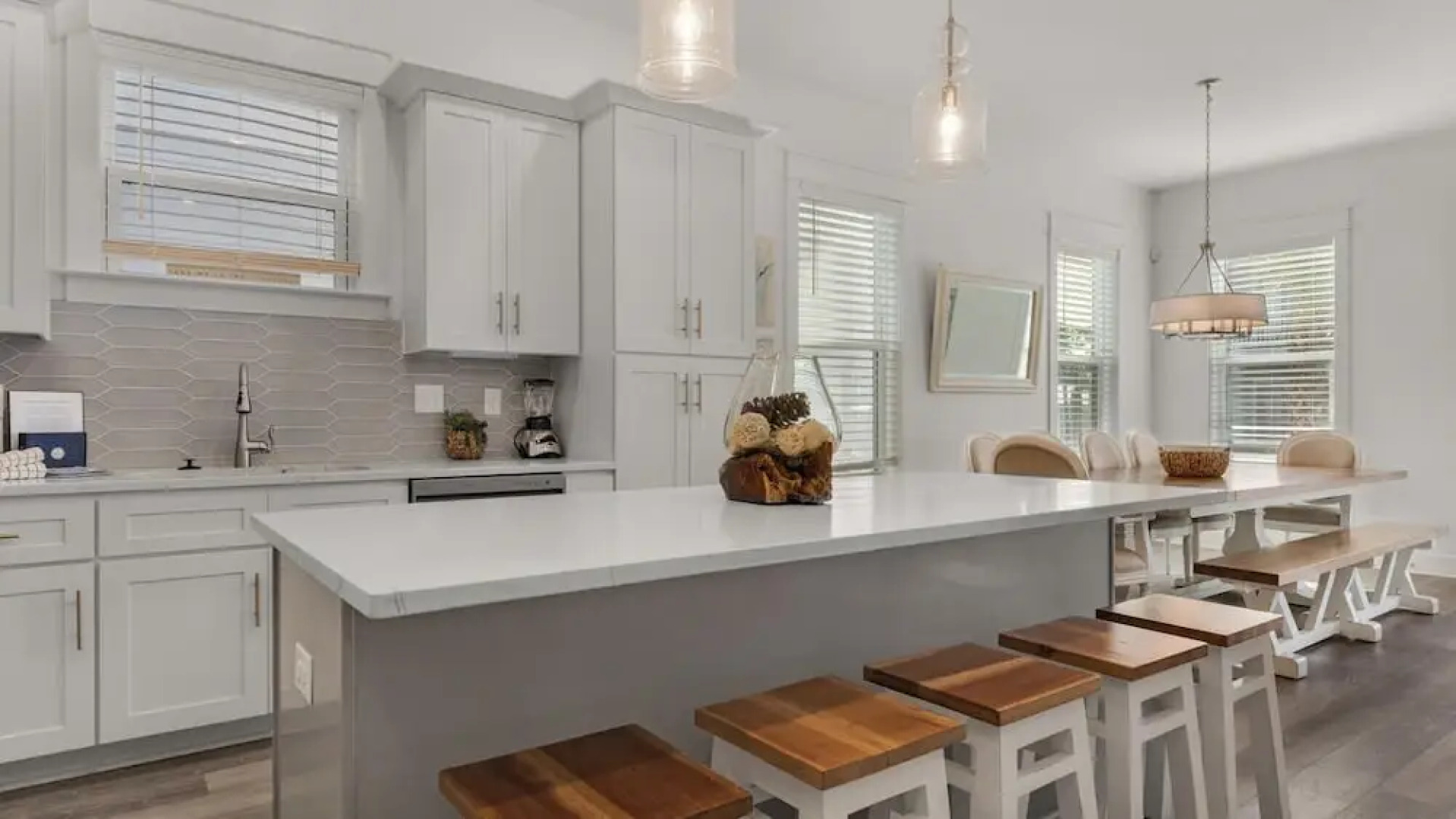 6-seater Golf Cart, Sleeps 16, Close to the Beach!