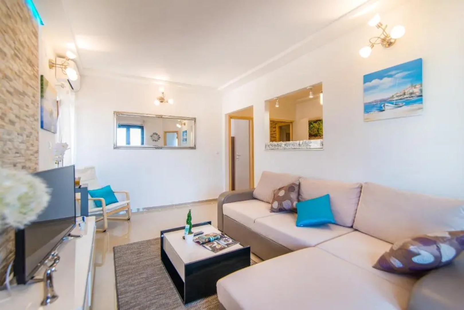 Charming house on the beach and Deluxe Apartment