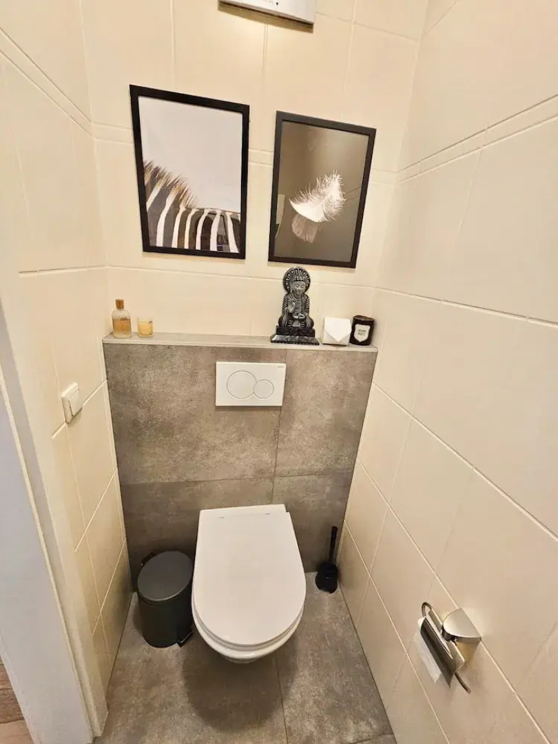 Bright 2 bedrooms flat w parking&balcont