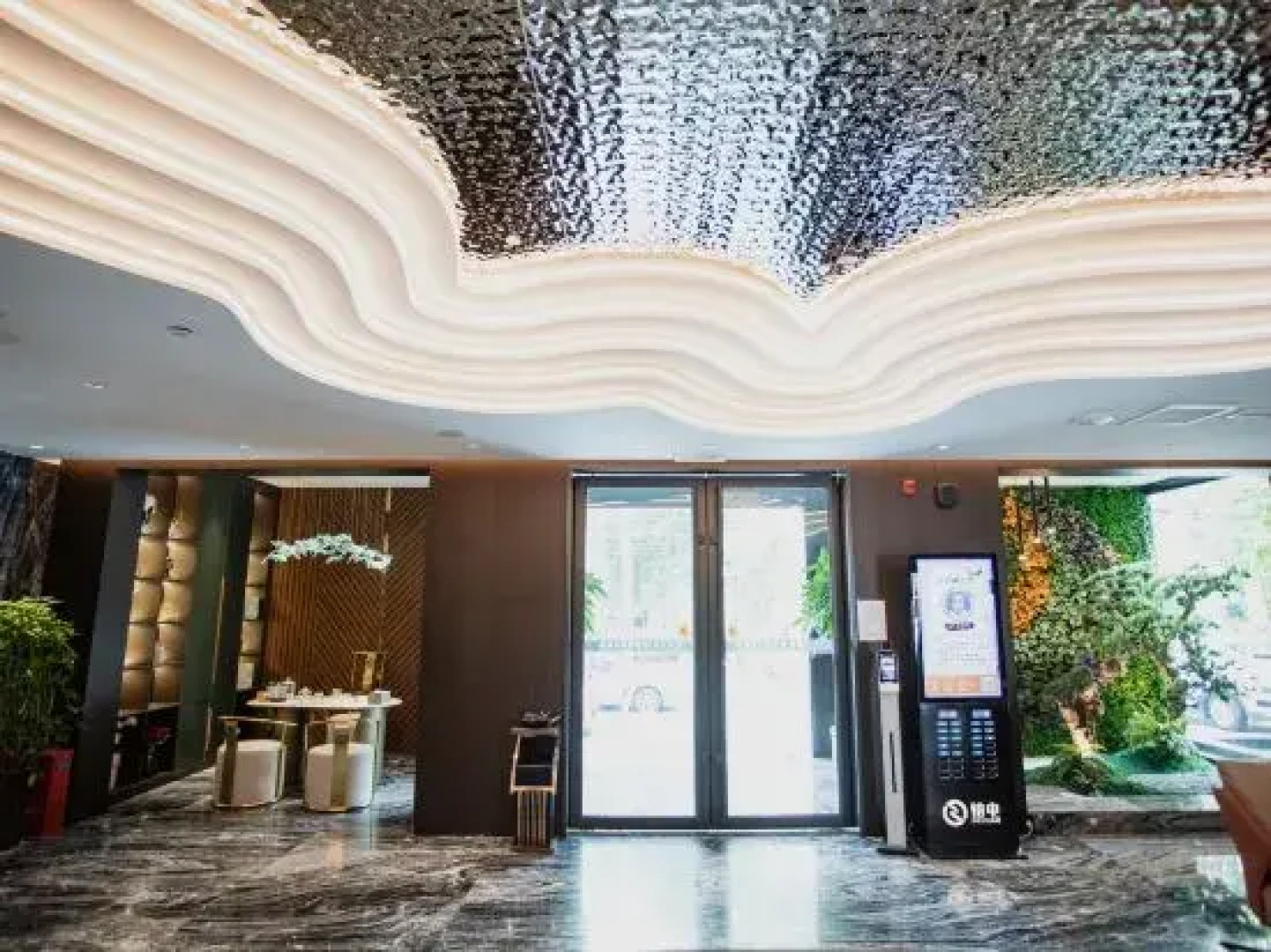 Yueshui Lanting Smart Hotel (Yuan Yongnian New Century Tianzhu Square)