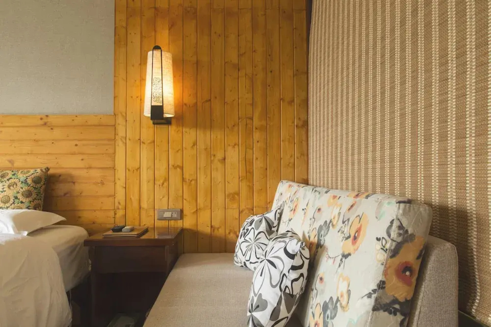 Snow Lion Riverside Resort