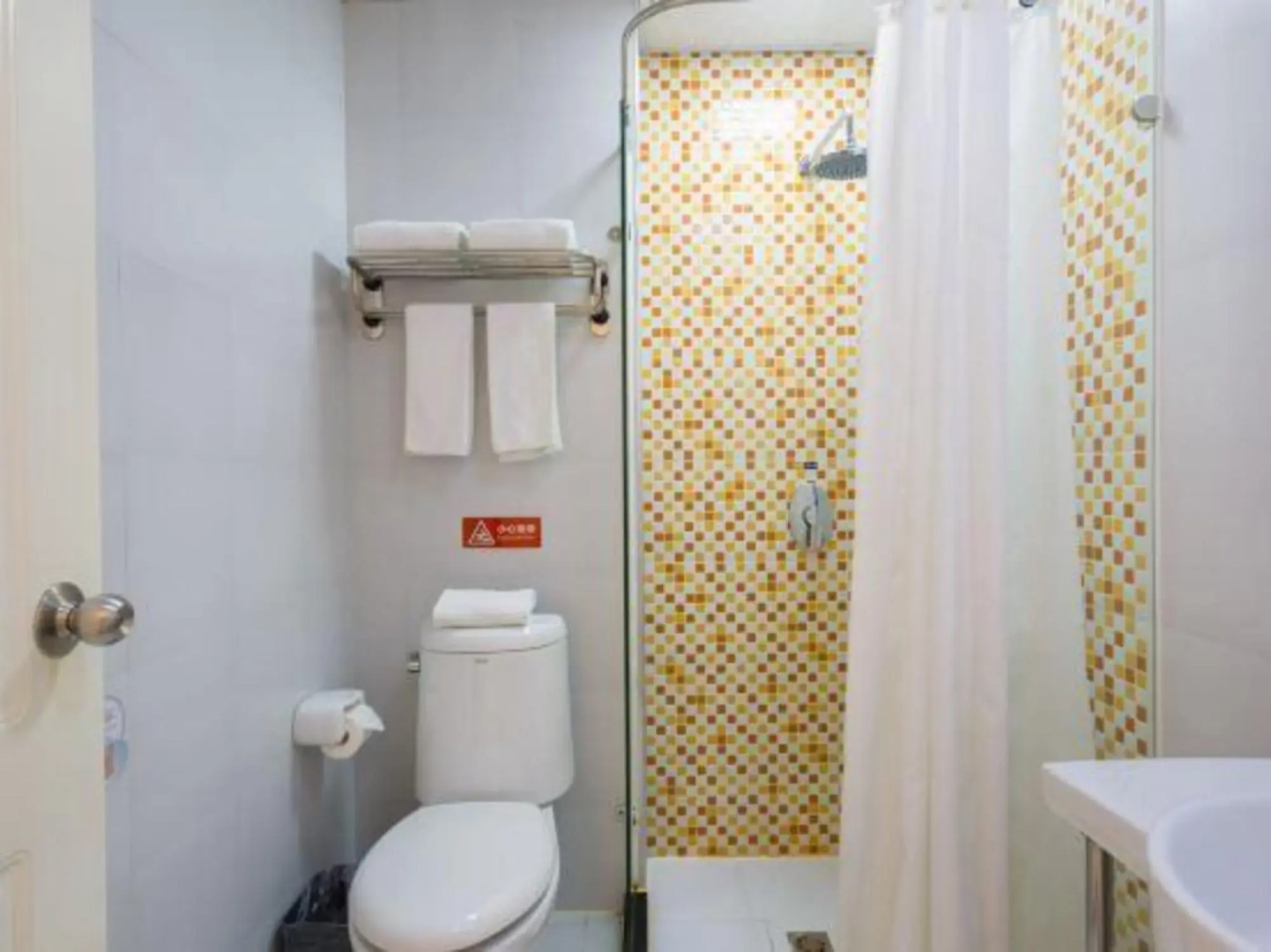 Rujia Pebble Hotel (Kaihua Genbo Park South Bus Station)