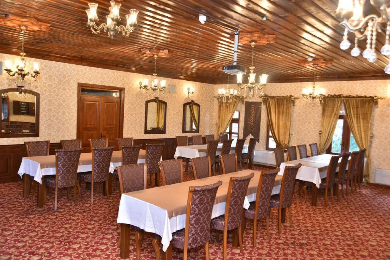 Augustus Boutique Hotel