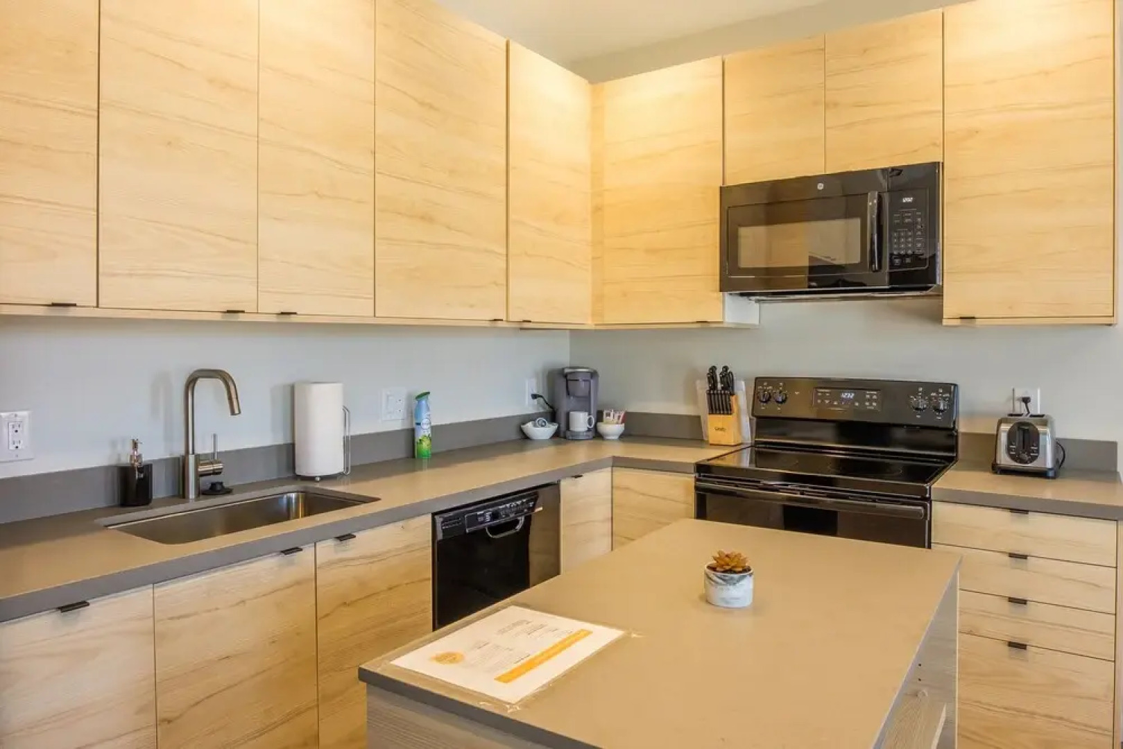 FRONTDESK Rowat Lofts East Village Des Moines