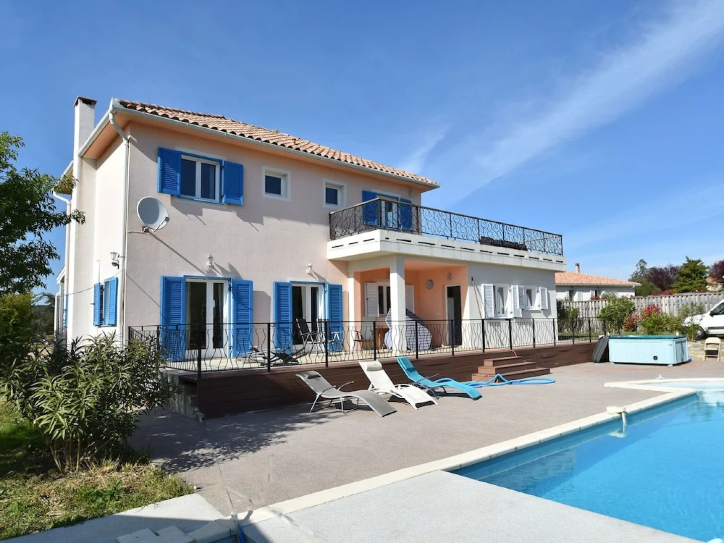 Beautiful Villa With Private Swimming Pool in Beaufort
