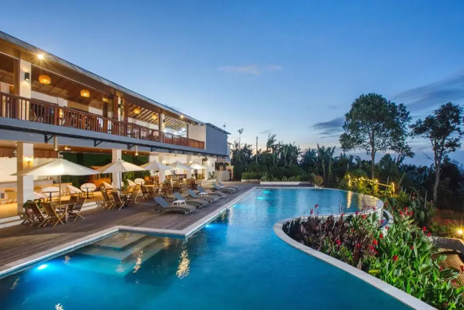 Giriwood Hotel & Villa