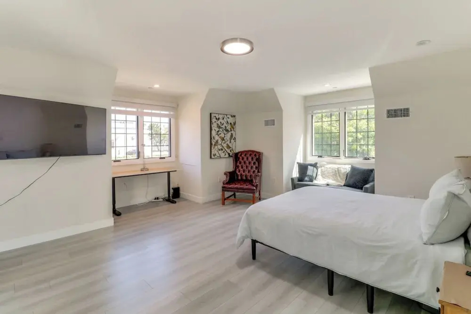 Shop, Dine & Explore Pasadena! The Lincoln Home