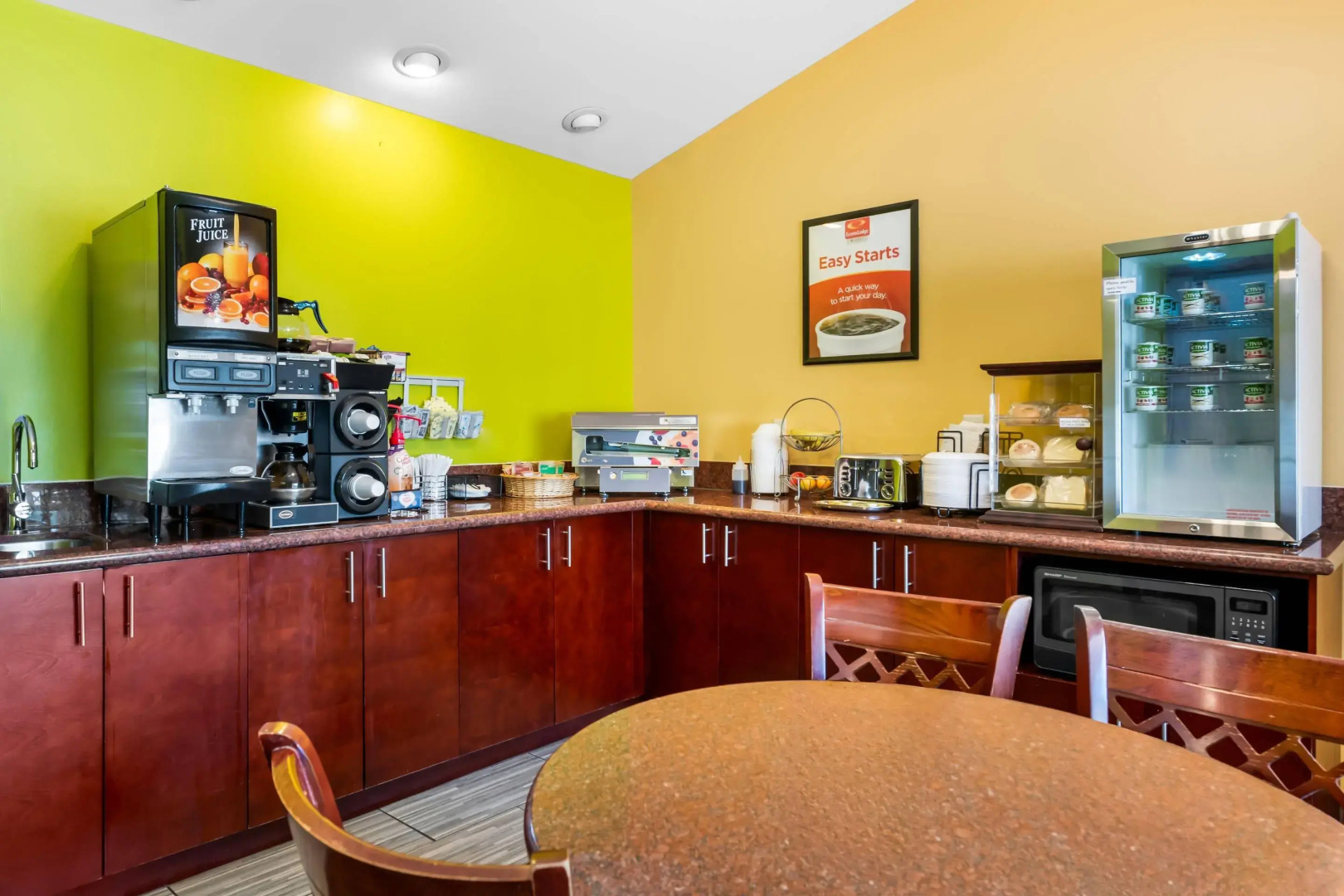 Econo Lodge Inn & Suites