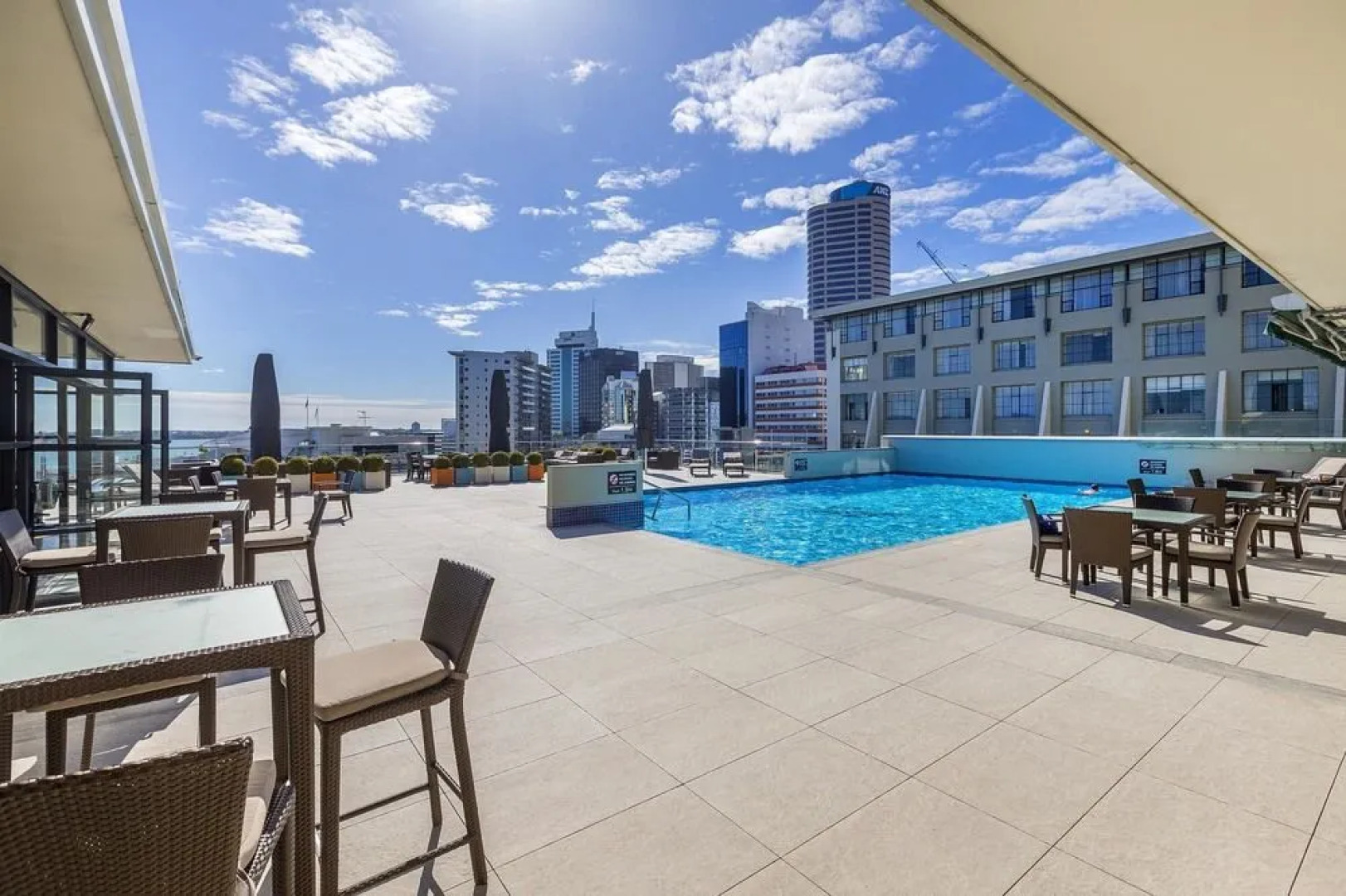 Sea view studio with pool and gym