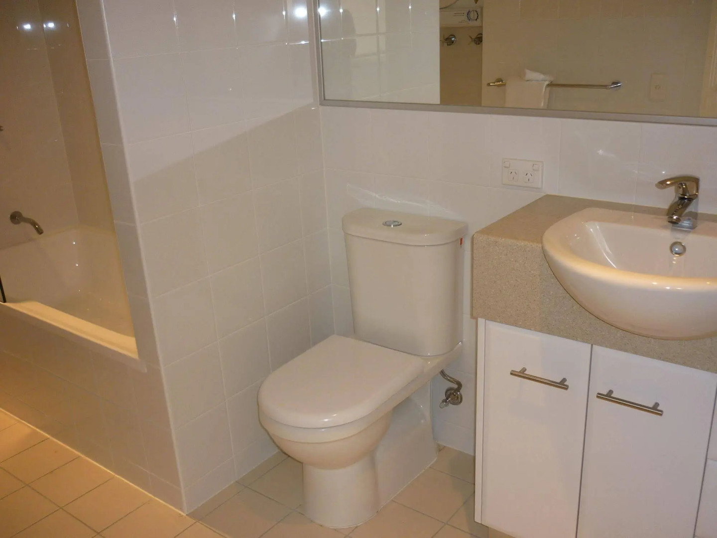 Tingeera Beachfront Apartments