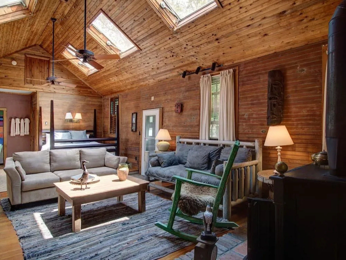 Village Latch Inn Hotel