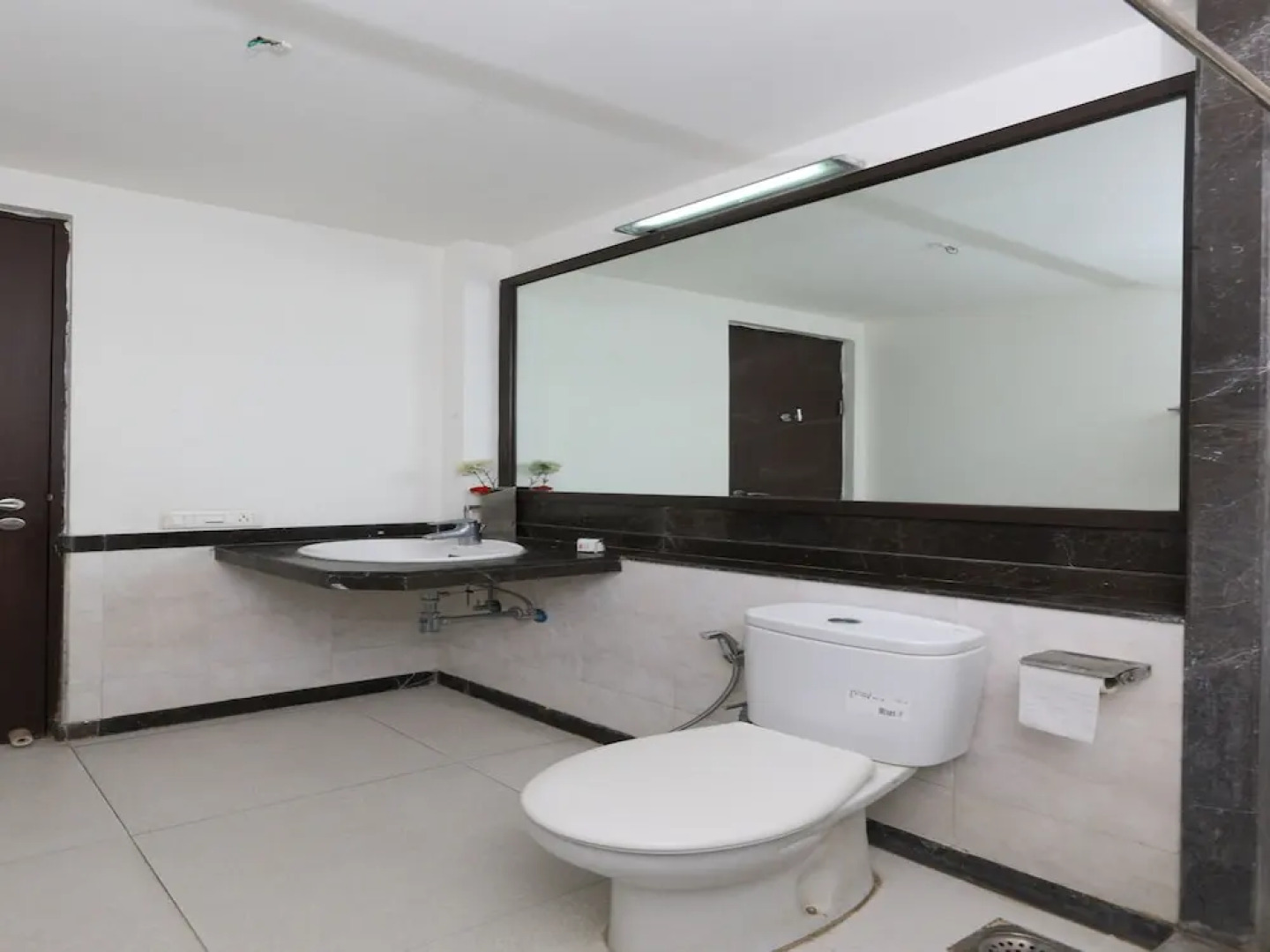 OYO 6954 The Lawns Oragadam