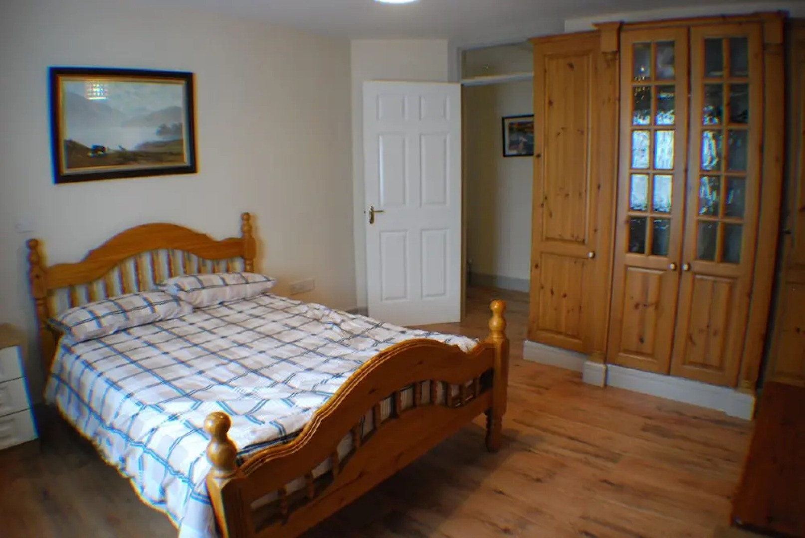 2 Bed Cottage - Sleeps 6 - Parking - Wifi