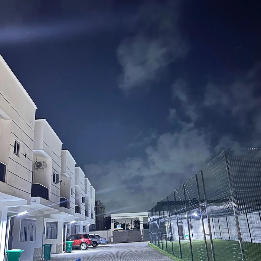 Luxury Shortlet Apartment LBS, AJAH