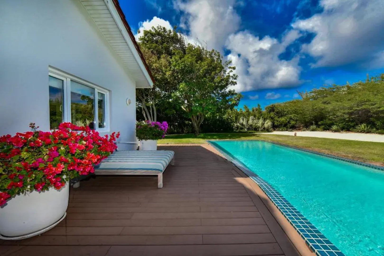 Beach Front Luxury Villa! Boca Catalina Malmok!