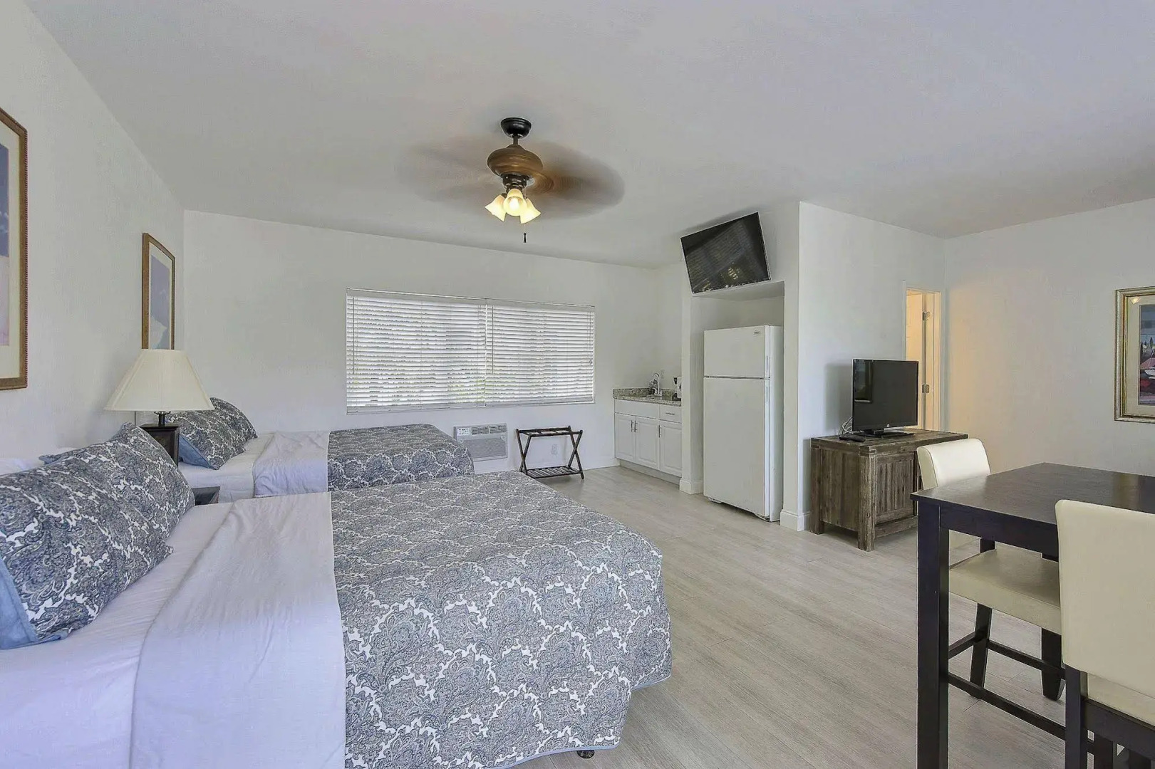 Sea Beach Plaza - Near Jungle Queen Riverboat