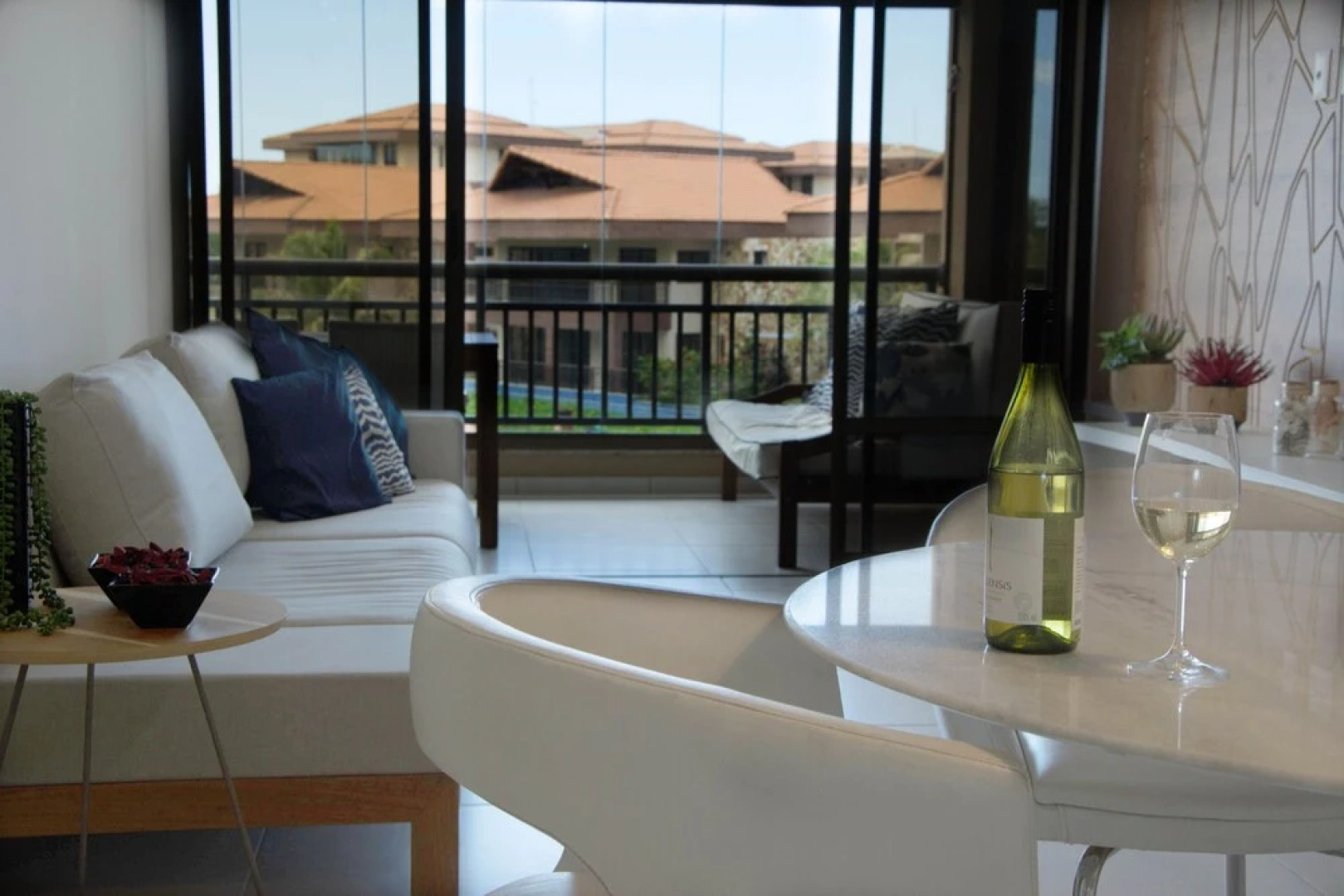 ML103 Luxuoso apartamento de 3 suítes no Mandara Lanai