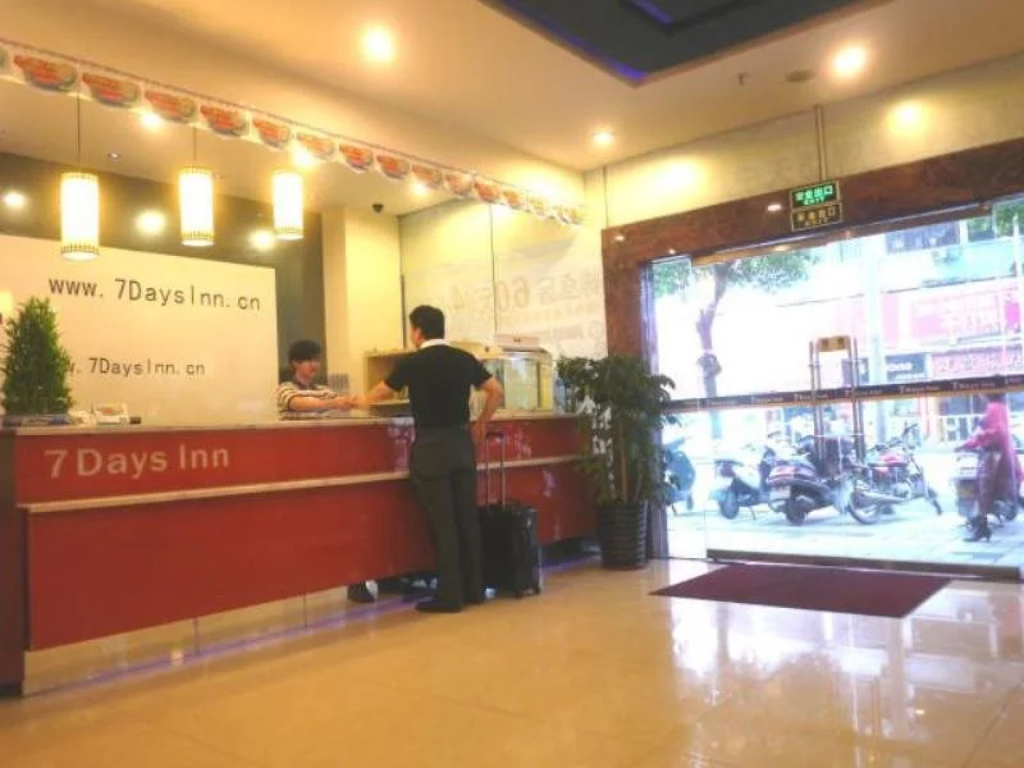 7Days Inn Zhaoqing Qixing Paifang Tianning Square