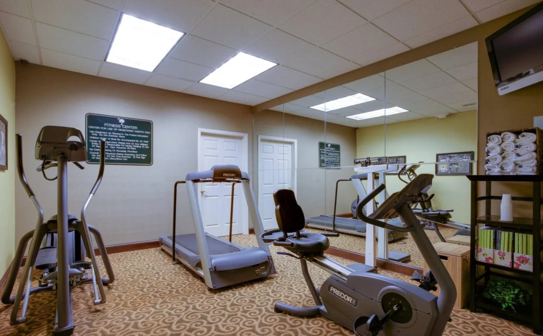 Holiday Inn Express & Suites Charleston - Northwoods by IHG