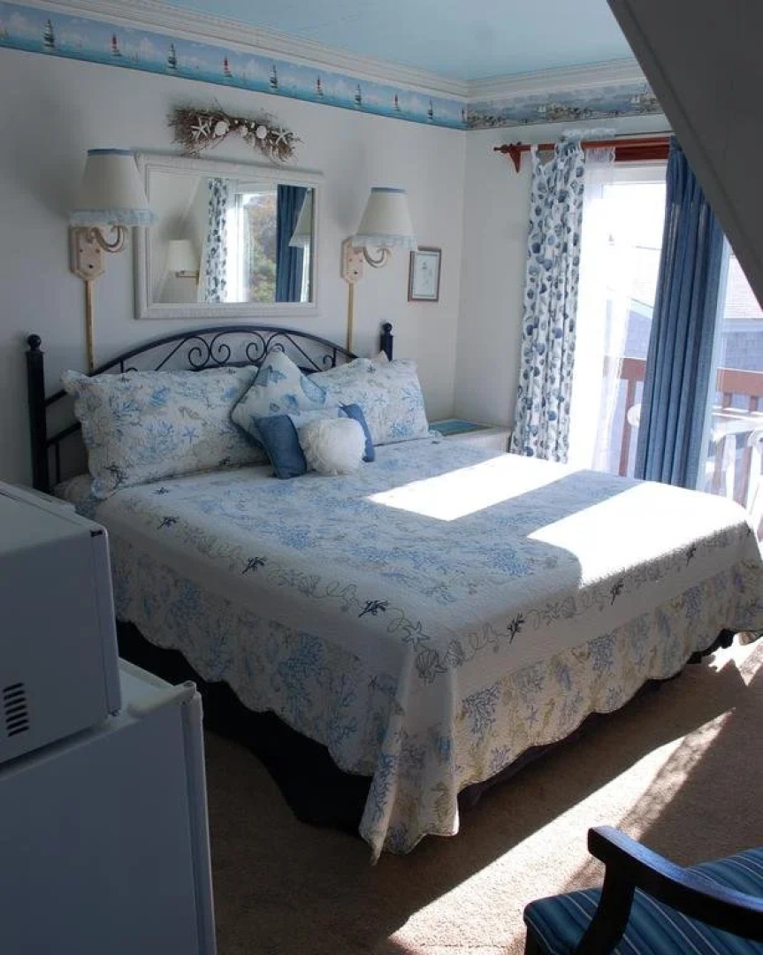 A Cape Cod Ocean Manor Inn