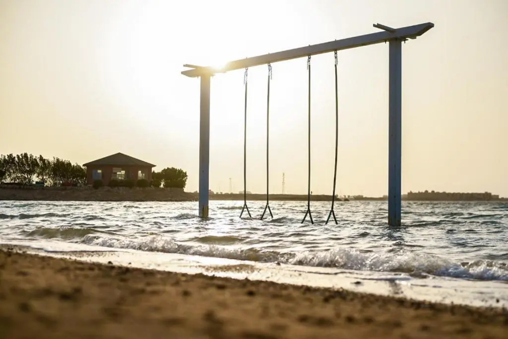 Hotel & Resort Golden Marina Yanbu  فندق ومنتجع جولدن مارينا ينبع إدارة وتشغيل شركة منتجع المرسى الذهبي