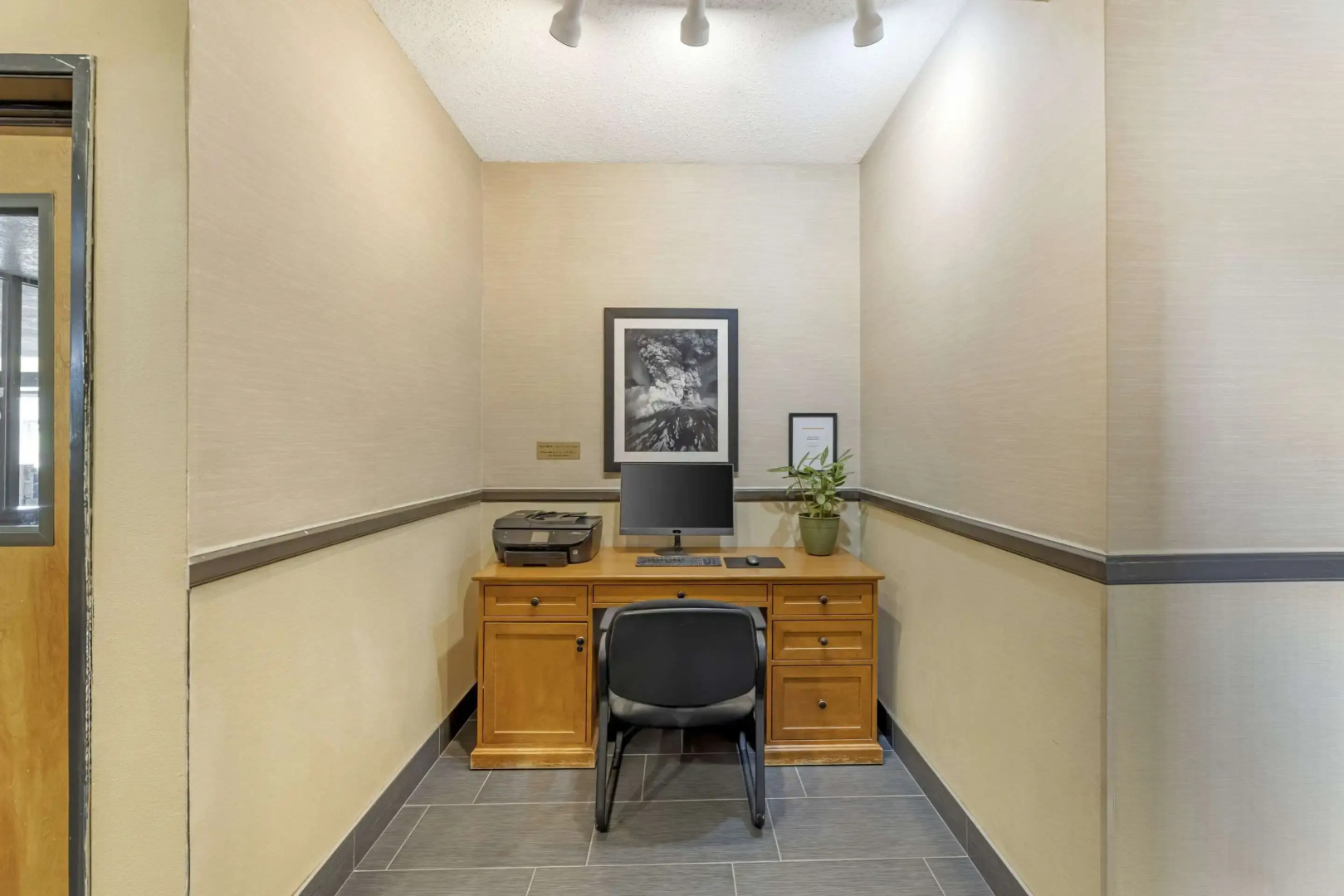 Comfort Suites Near Vancouver Mall