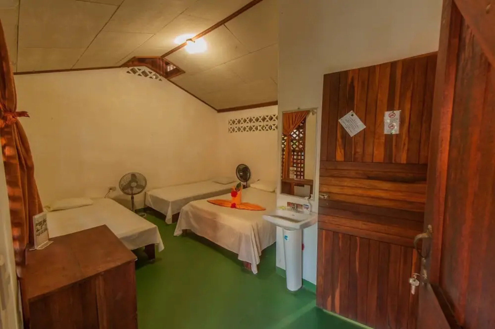 Cabinas Balcon de Mar Tortuguero
