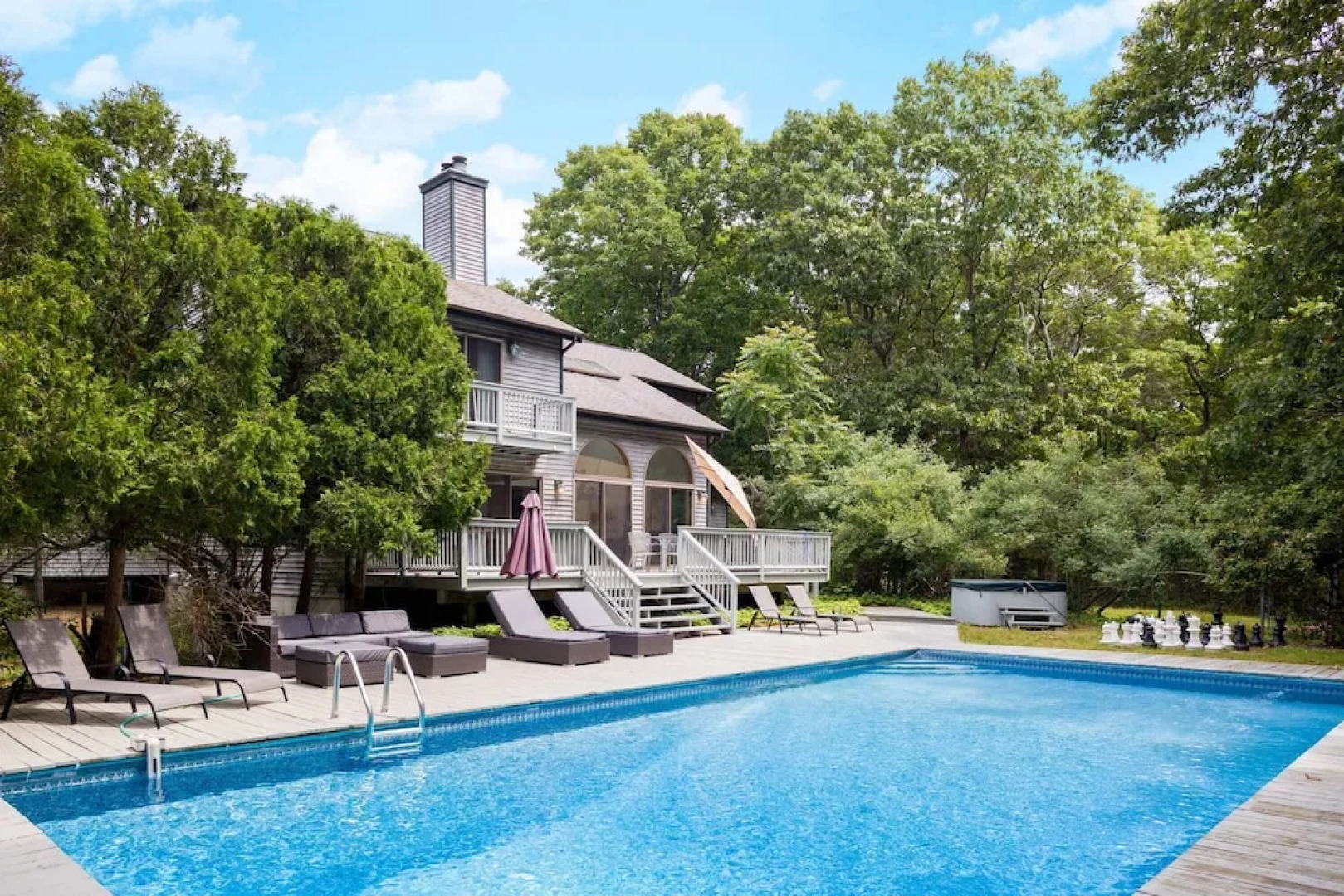 Meadowood Manor by Rovetravel Heated Pool