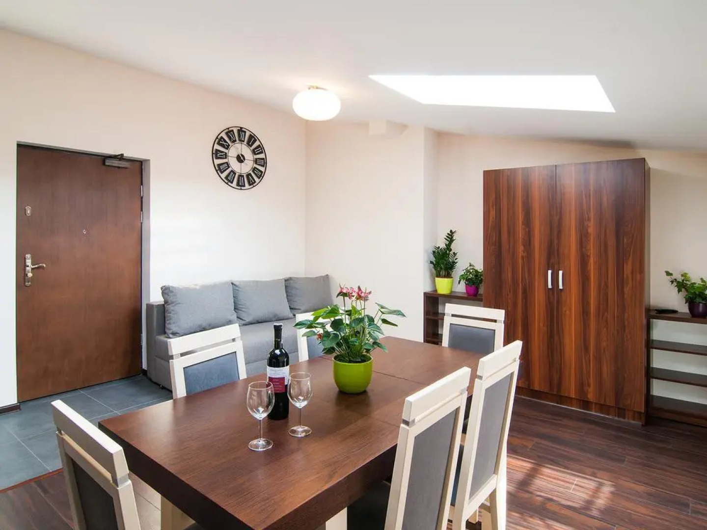 Fragola Budget Rooms & Apartments