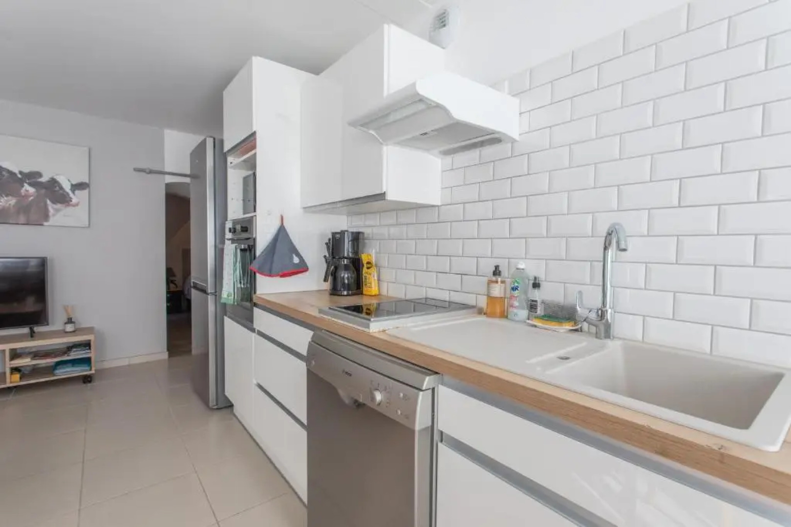 Rez-de-chaussée centre ville d'Embrun 3 étoiles