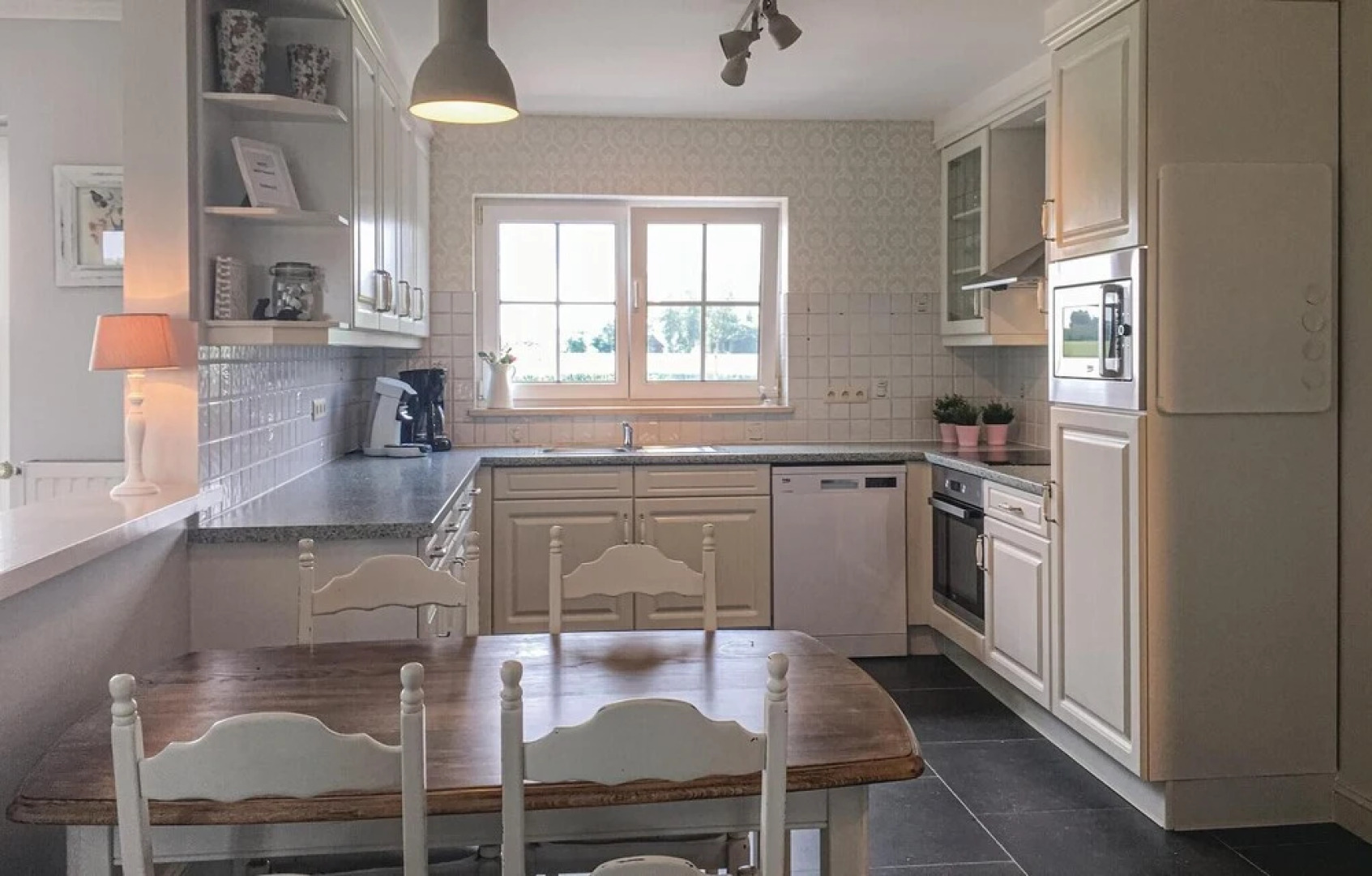 Stunning Home in Wellen With 4 Bedrooms and Wifi