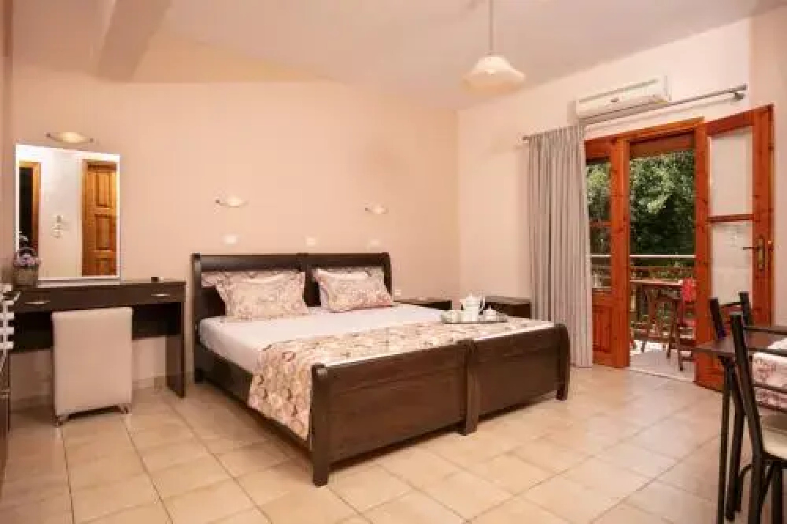 Dryades Apartments & Studios