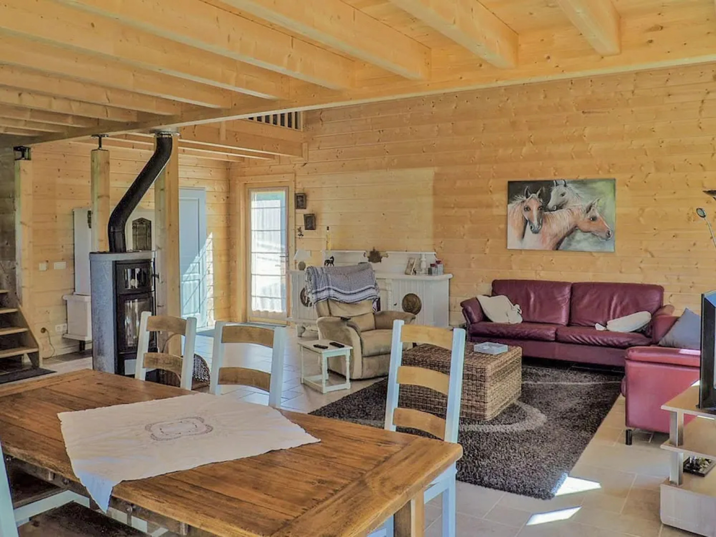 New Wooden House in a Quiet Location, Just a few Minutes From the River Lot