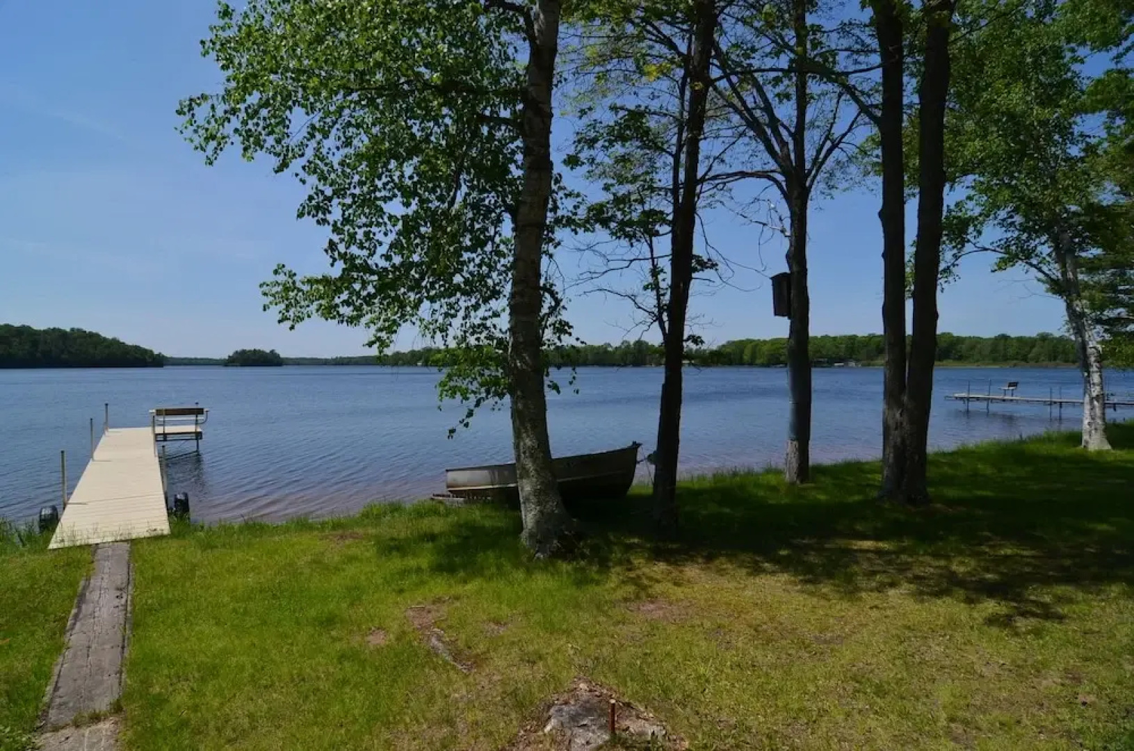 Lakeside Bills Bay Cabin by RedAwning