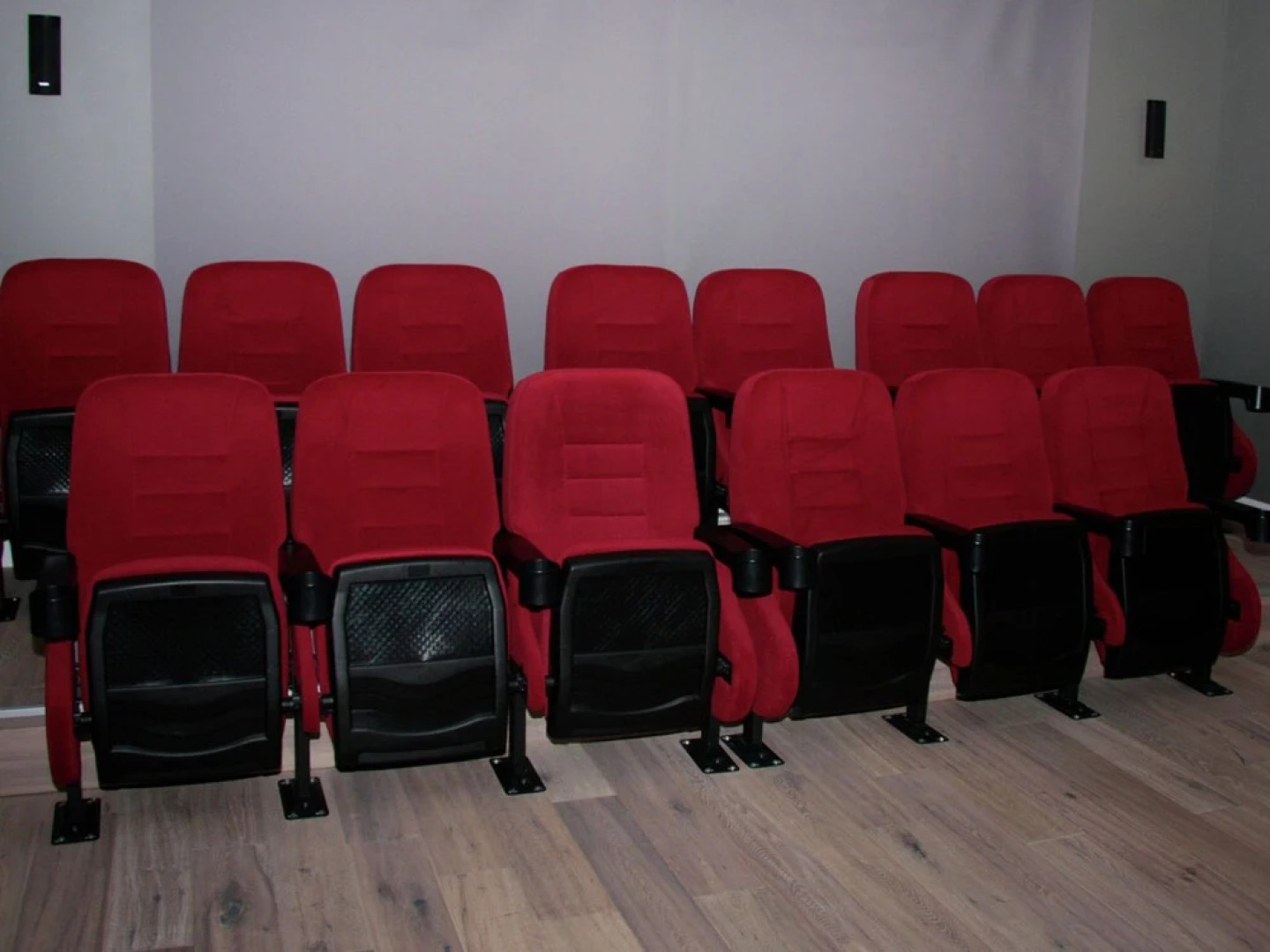 Opulent Holiday Home With Sauna, Jacuzzi & Playroom in Backemoor