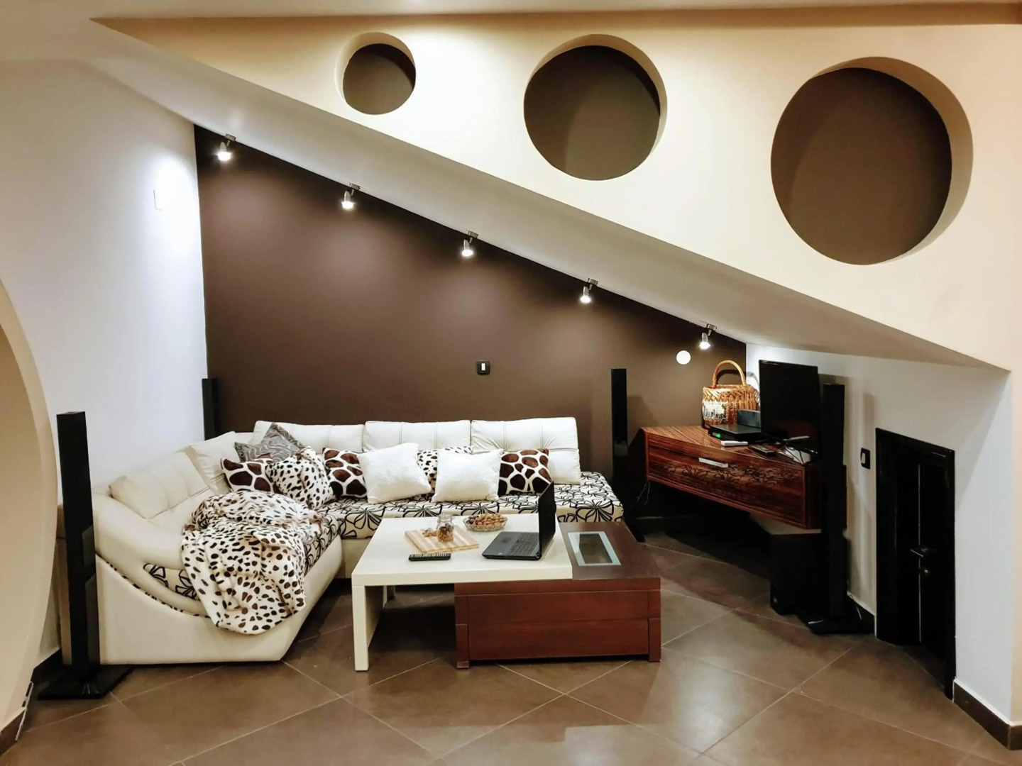 Sky Apartments Special