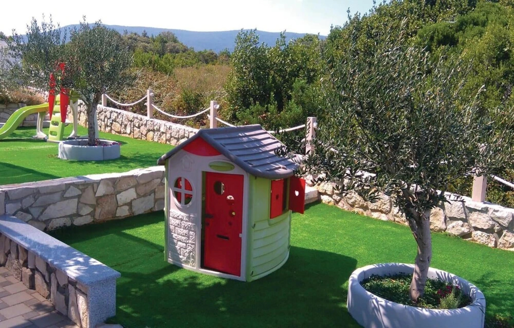 Nice Home in Sreser with Hot Tub, Sauna & WiFi