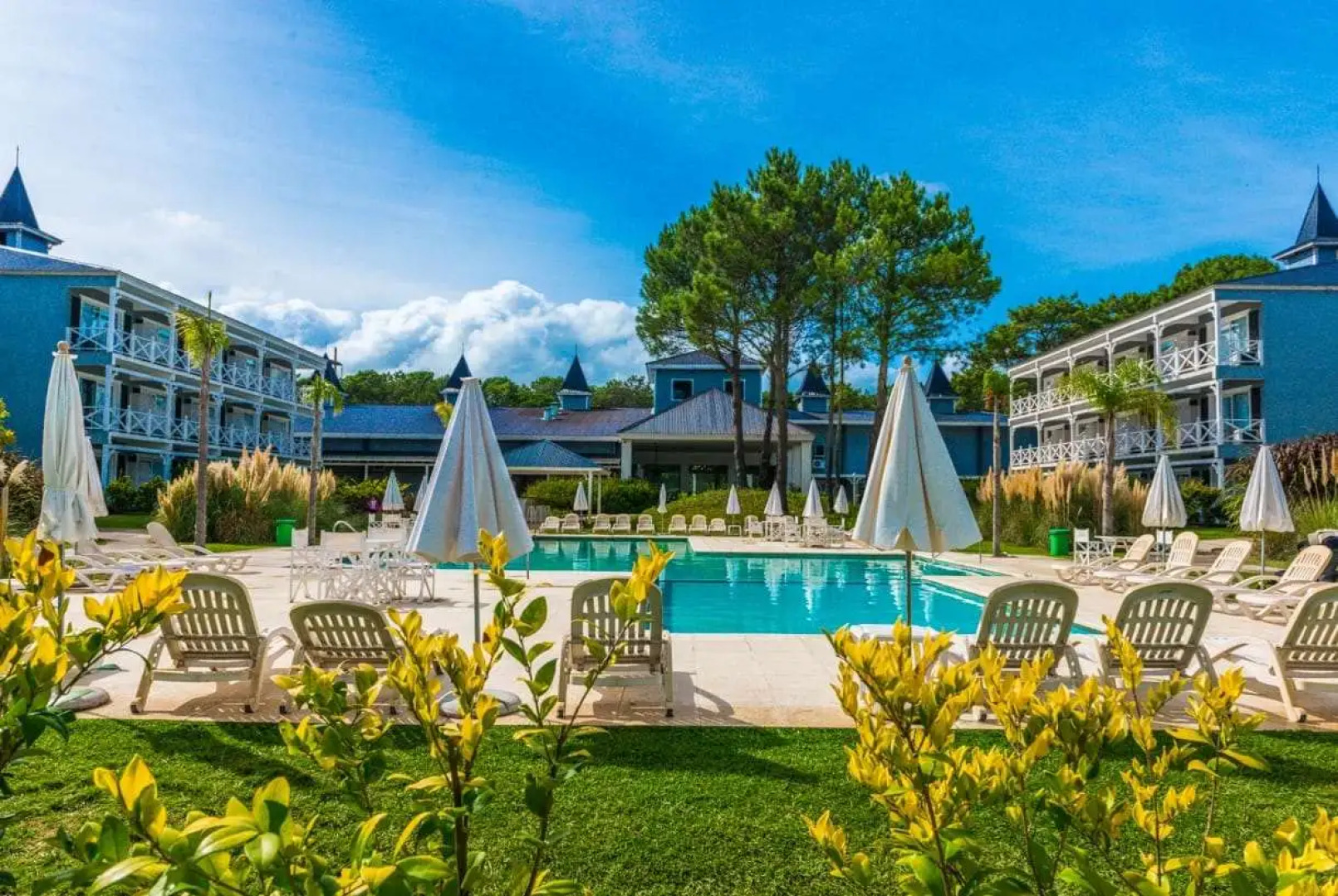 Howard Johnson Hotel & Convention Center Madariaga - Carilo