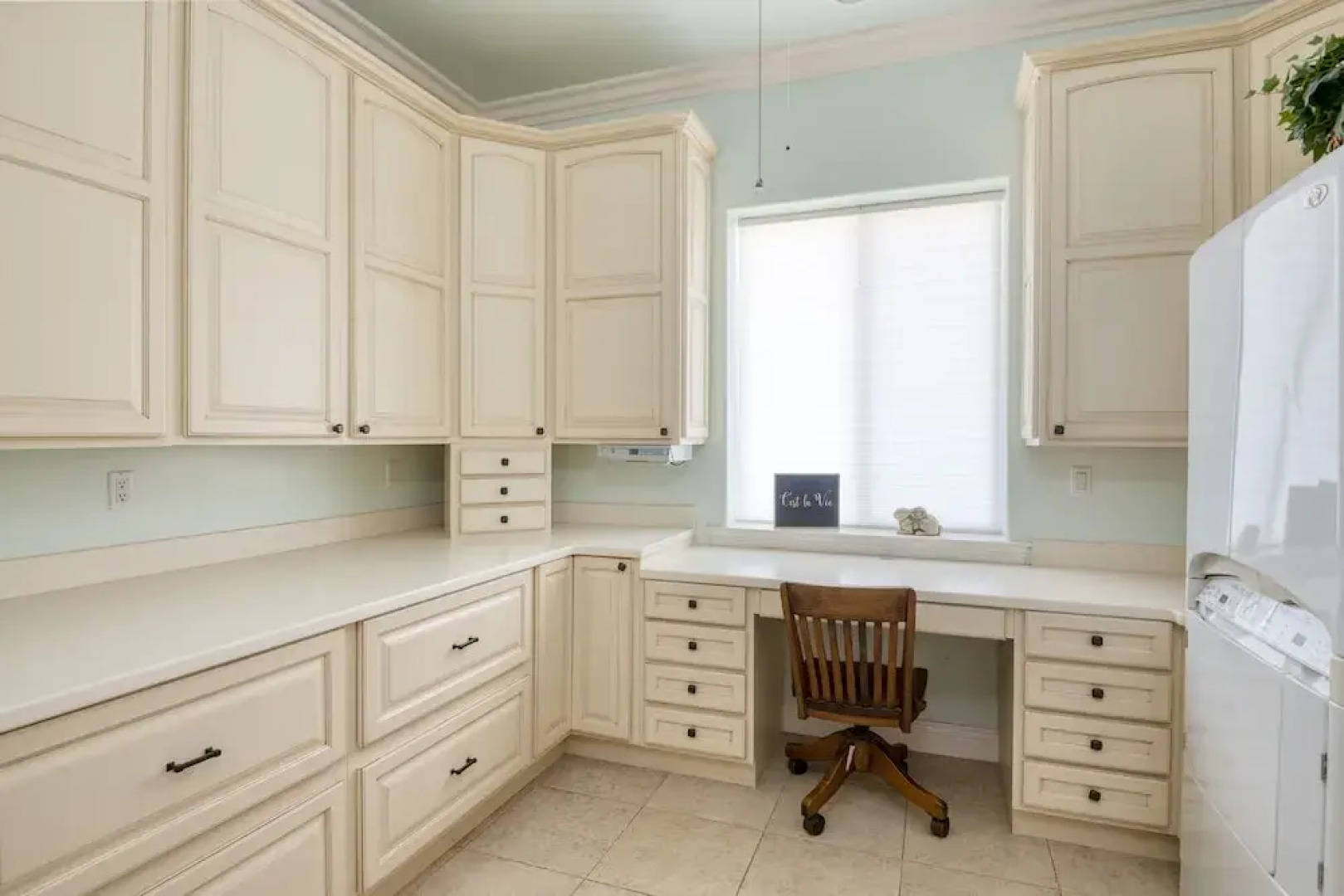 Grand Contento by Avantstay Extraordinary Estate w/ Pool & Movie Room