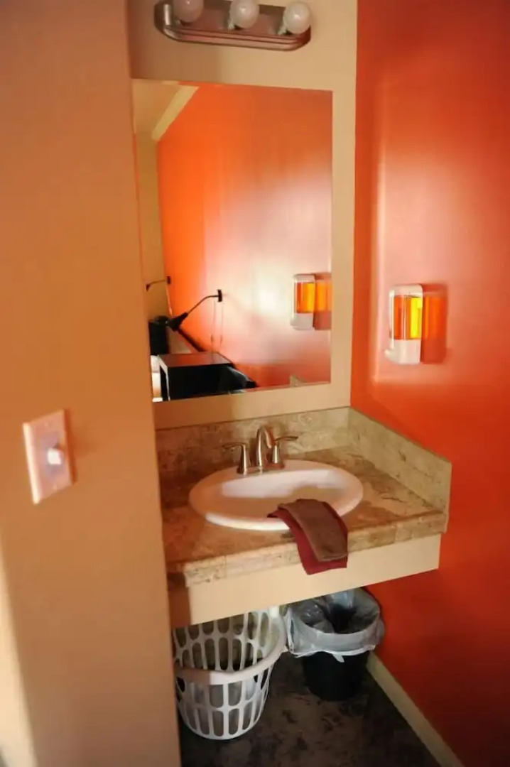 Camelot Inn at Honeyville